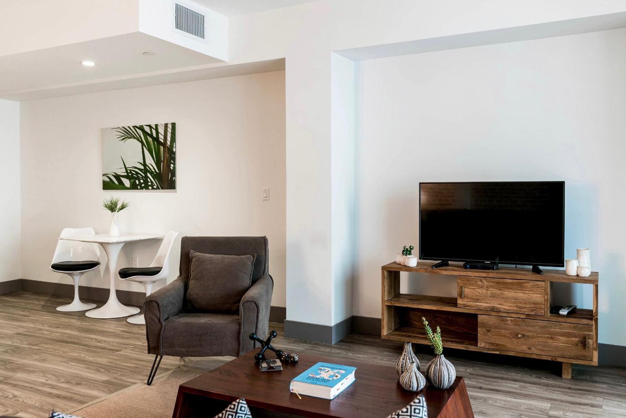 Abode Angeles - Downtown South Park Apartahotel